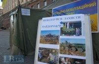 В Ровенской области женщина укусила сотрудника военкомата, который пытался вручить повестку ее сыну на улице
