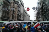 Сотрудников Кабмина, Рады и АП пускают на работу по удостоверениям (обновлено)