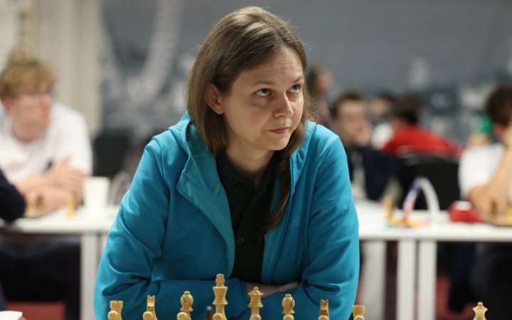 Чинна чемпіонка Norway Chess Анна Музичук переслідує лідерку, поки Карлсен рятує репутацію. Огляд чотирьох турів