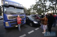 ​Киевляне перекрыли дорогу по проспекту Правды