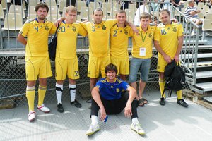 Украинские бомжи борятся за кубок мира по футболу
