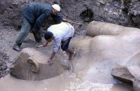 В трущобах Каира нашли древнюю статую Рамсеса II