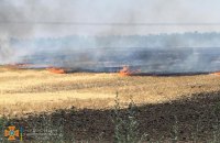Росія вдруге за добу обстріляла Дніпропетровщину, загорілося поле пшениці