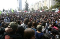 В Чили многотысячная акция протеста переросла в стычки с полицией