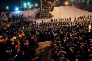 Во власти идет борьба между "партией мира" и "партией войны", - эксперты