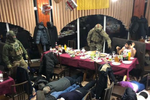 В Мариуполе на праздновании дня рождения задержан криминальный авторитет из Грузии