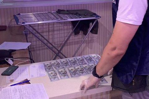 У Києві на хабарі затримали заступника начальника військкомату