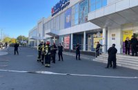 Полиция проверяет информацию о массовом "минировании" заправок и супермаркетов в Луганской области