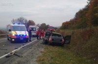 На Львівщині легковик влетів у вантажівку, у ДТП загинуло дві людини