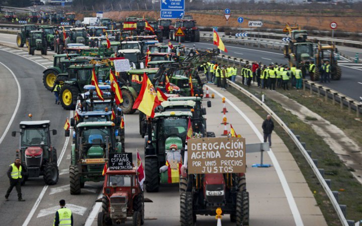 В Іспанії продовжуються протести фермерів, прем'єр пообіцяв підтримку аграріям