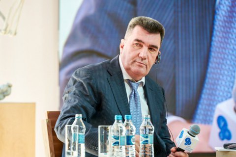 Данилов о последних решениях СНБО: "Может определенные вещи есть на грани, но мы находимся в состоянии войны"