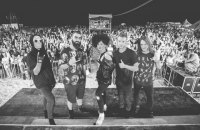 Группа The Hardkiss выложила в сеть документальный фильм о себе, снятый в Киеве
