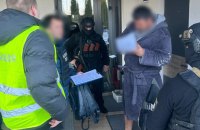 Правоохоронці ліквідували канал постачання «нагородної» зброї для політиків і пропагандистів РФ