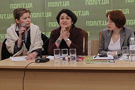 Восьмое марта: демократию убивают женщины