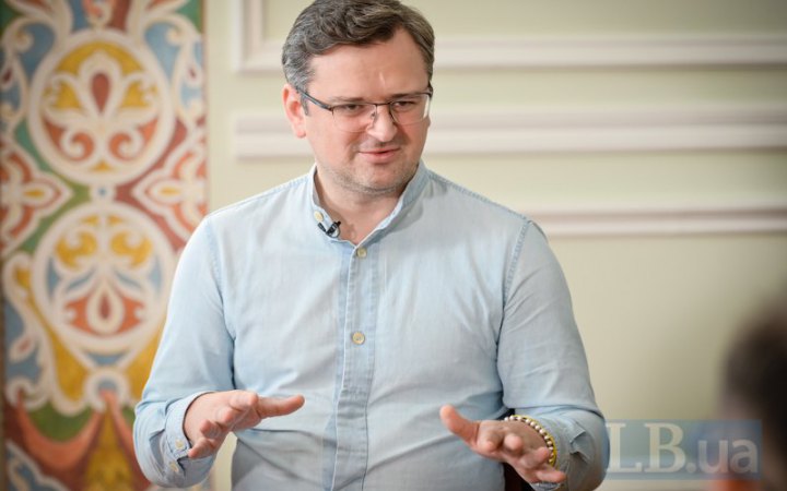 Кулеба та Блінкен обговорили прискорення поставок важкого озброєння в Україну