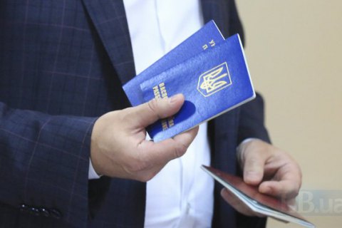 Порошенко за рік припинив громадянство 5,2 тис. осіб