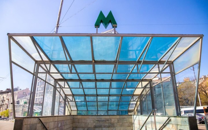 У метро Києва виник збій системи оплати: не працювали банківські картки (оновлено)