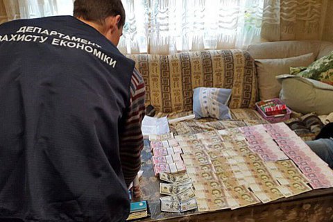 Чиновники КГГА за три года присвоили 15 миллионов гривен