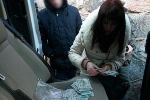 НАБУ задержало помощницу судьи на взятке $23 тысячи