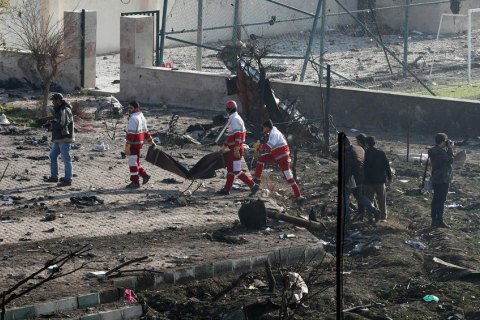 Эксперты на месте крушения нашли пораженные ракетой части самолета МАУ, - источник "Цензор.нет"