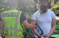 Поліція затримала чоловіка, який через вікна проникав у квартири киян і обкрадав їх