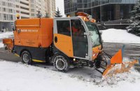 В Киеве на уборку снега выехали 527 единиц техники
