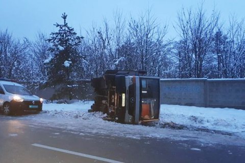 На некоторых дорогах в Запорожской области ограничено движение грузовиков