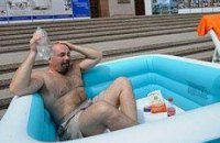 Народ пляжился под КМДА
