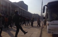 В Запорожье приезжих защитников Ленина забросали яйцами 