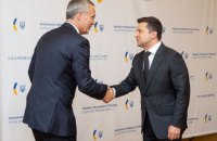 Зеленский попросил генсека НАТО оказать содействие в освобождении заложников, которых удерживает Россия 