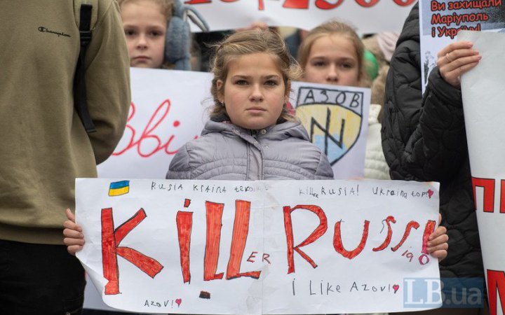 Родини захисників Маріуполя пройшли ходою центром Львова
