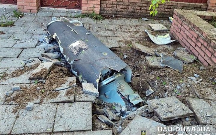 Уночі росіяни обстріляли Краматорськ: пошкоджений навчальний заклад, є поранений