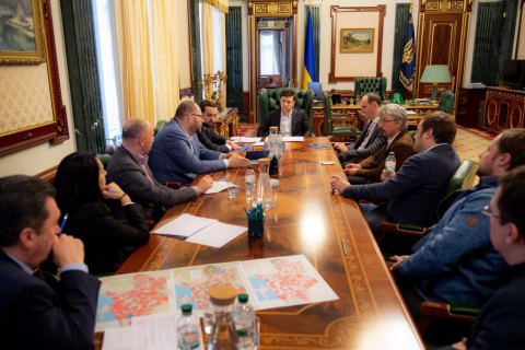 Зеленский и медиагруппы договорились до 16 марта обеспечить запуск незакодированных спутниковых версий ключевых каналов 