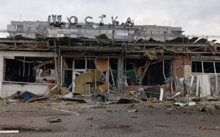У Шостці росіяни знищили будівлю вокзалу та пошкодили залізничну інфраструктуру