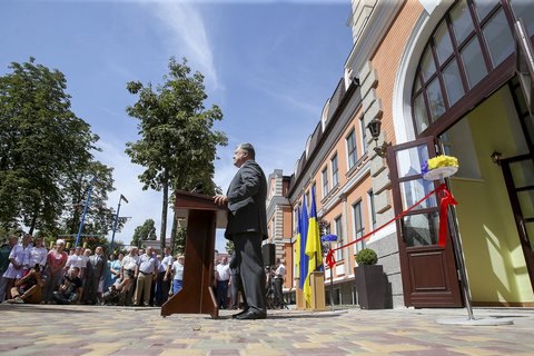 Порошенко открыл после капремонта детскую больницу в Кропивницком