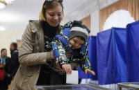 Почти 200 тыс. украинцев изменили место голосования перед выборами в Раду