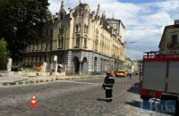 У центрі Львова горить будинок