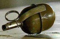 Возле киевского ТРЦ поймали бомжа с гранатой