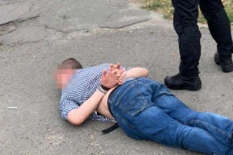 У киевского полицейского, подозреваемого в наркоторговле, нашли "пистолет Януковича"