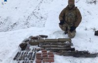 На Луганщине СБУ обнаружила тайник со взрывчаткой и артиллерийскими снарядами