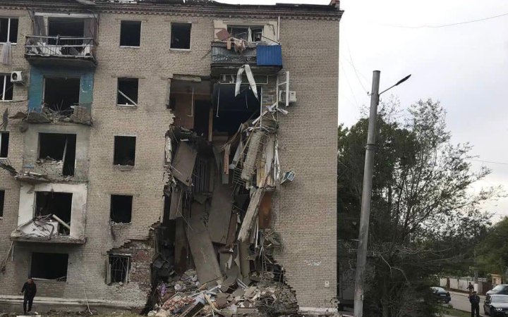 Окупанти влучили в багатоповерхівку у центрі Слов'янська