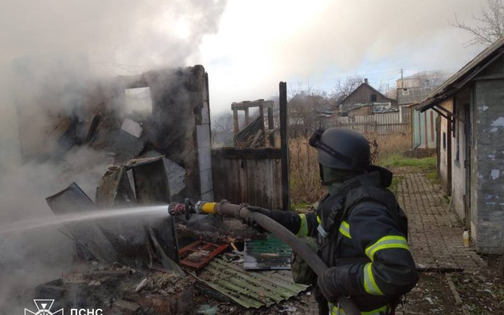 Росіяни вдарили по житловому будинку на Донеччині