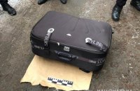 У Дніпрі в сміттєвому баку знайшли валізу з тілом дівчини