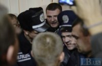Округ 223. Сльозогінний газ розпорошили прямо в приміщенні