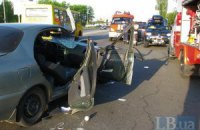ДТП в Киеве: Daewoo, в котором было двое маленьких детей, врезался в грузовик