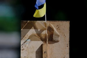 Над горсоветом Северска подняли флаг Украины 