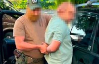 На лаву підсудних відправили чернівецького експоліцейського за вимагання 40 000 євро хабаря 