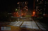 На Виноградарі в Києві протестувальники знесли паркан будівництва багатоповерхівки