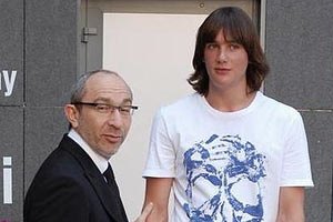 Кернес: наши красивые девушки будут мило улыбаться гостям Евро-2012