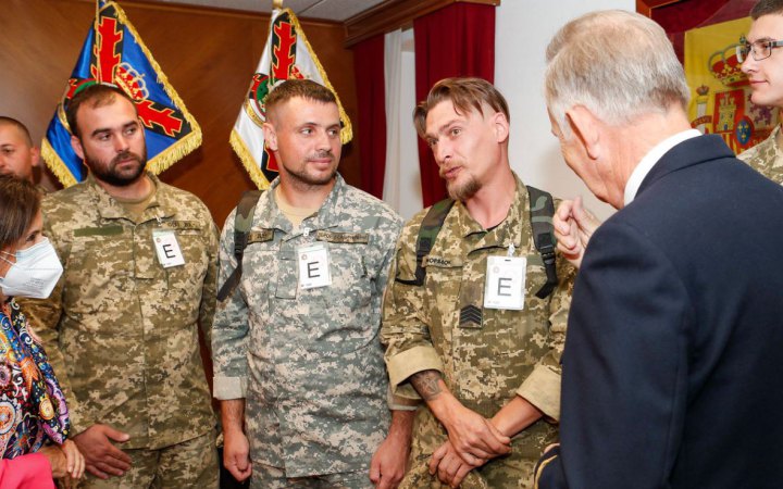 Міністр оборони Іспанії відвідала авіабазу, де українські військовослужбовці проходять навчання 